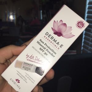 Derma•a essential sun protection mineral powder